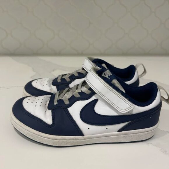 1.5 Y Kids Nike Court Borough Low 2: Preloved but in good condition! - Picture 2 of 5